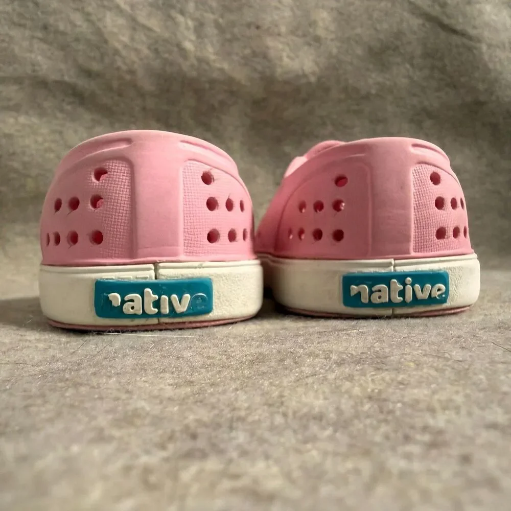 Native Jefferson water shoes girls 4 pink perforated slip on lightweight casual
